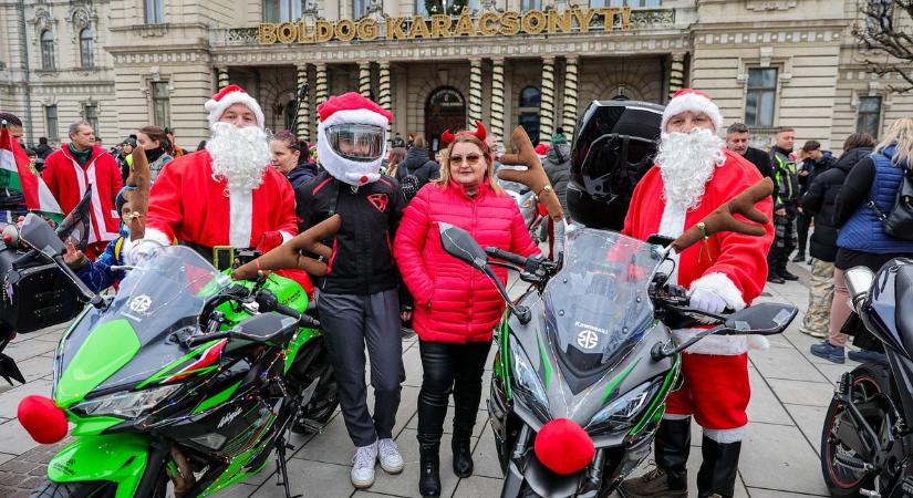 A Motoros Mikulások Győrben jártak, több mint 100 feldíszített kétkerekű robogott át a városon - fotók, videó