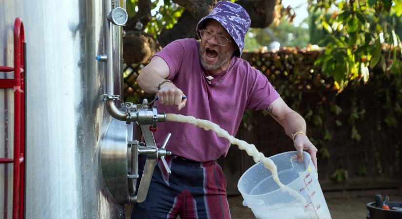 3. évadot kap a 96%-os vígjátéksorozat, itthon is streamelheted az első két szezont!