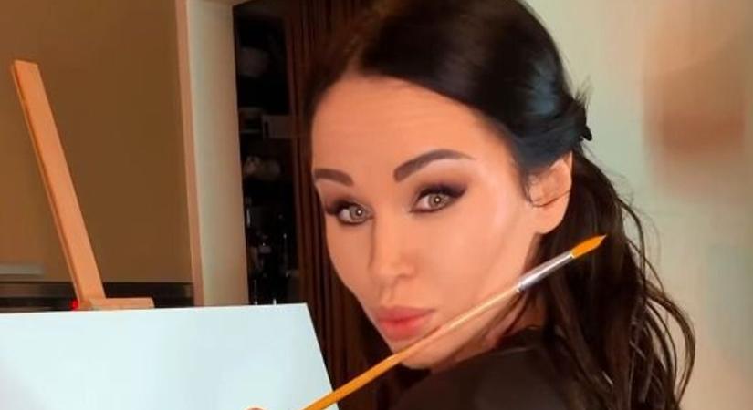 A komlói szépség ismét alkotott