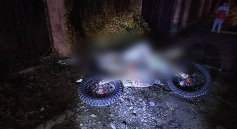 Tragikus baleset Kárpátalján: 17 éves motoros ütközött egy betonhídnak