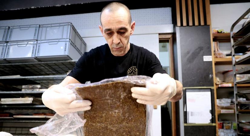 A pékek trükkje: ha így sütöd a karácsonyi bejglit, nem fog kirepedni – galériával