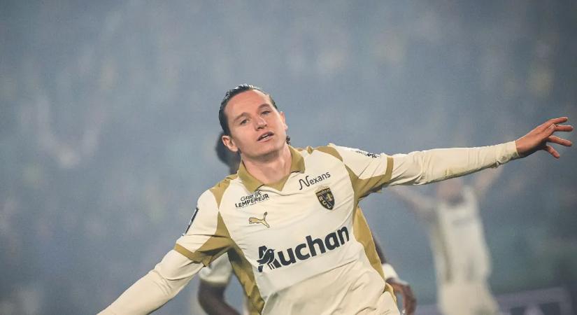 Hozta a kötelezőt, és őrzi vezető helyét a Lens