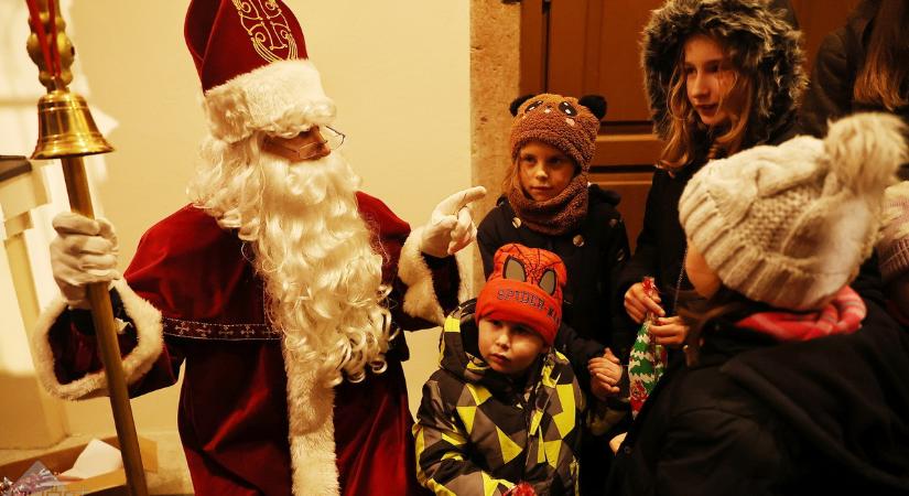 A Mikulás hintón érkezett Ménfőcsanakra