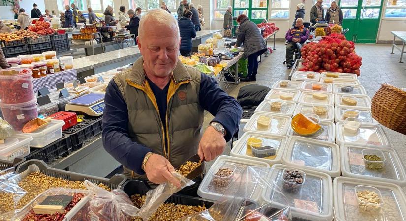 Téli kínálat: ennyiért vehetsz dióbelet a zalai piacon (galéria, videó)