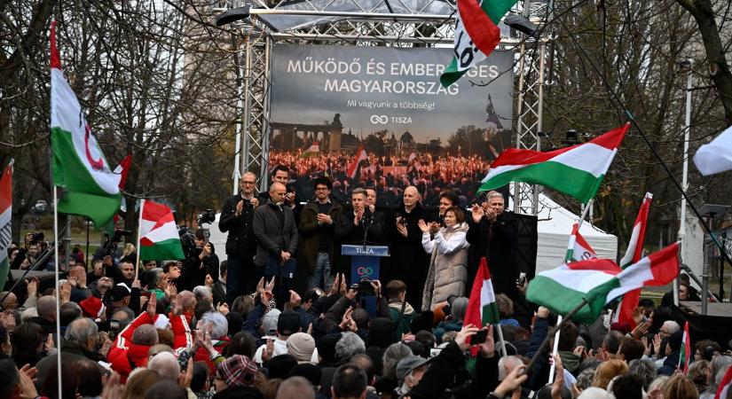 Folytatódik a Tisza jelöltjeinek némasági fogadalma – az önkéntesek viszont nyíltan beszélnek a sajtónak növekvő elégedetlenségükről