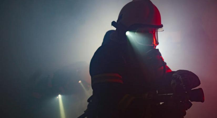 Sikítozva menekültek a füstbe borult gépből a rémült utasok