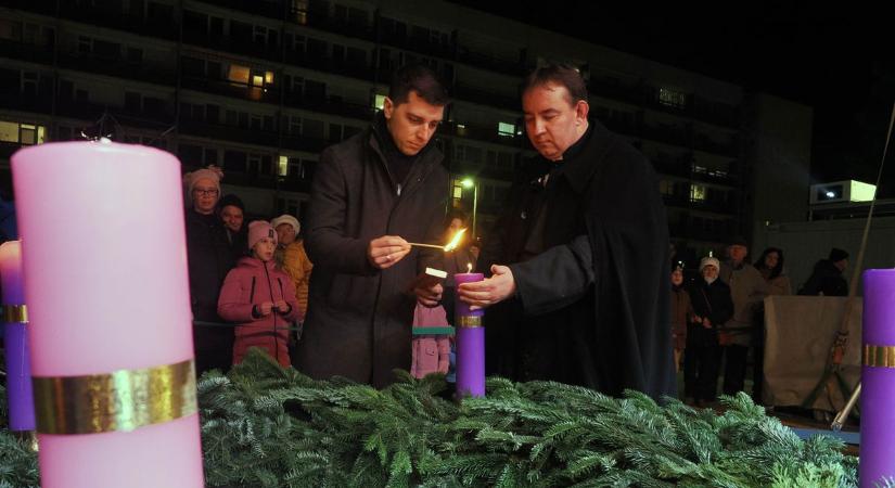 A Mikulás manókkal érkezett Veszprémbe – Advent második gyertyája is világít már (galériák)