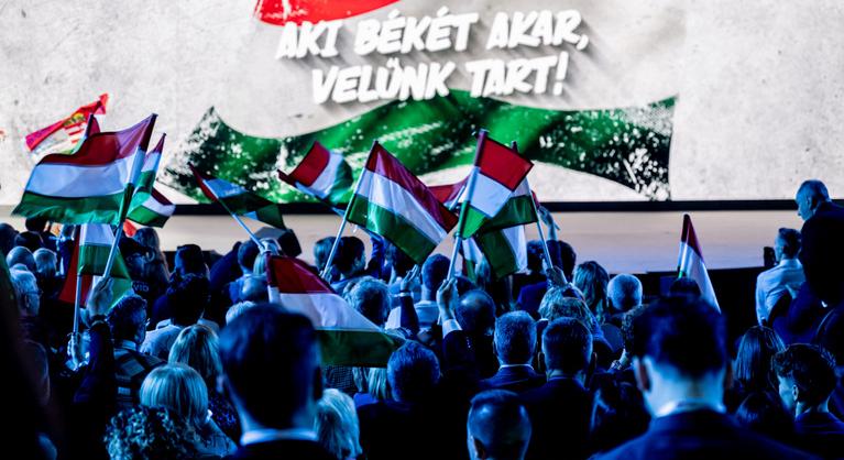 „Nincsenek Tisza-szimpatizánsok, csak annyira utálják Orbánt, hogy Magyar Péterrel szövetkeznek”