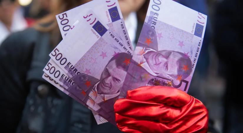 A nagy politikai túlélő, aki korrupcióellenes harcot ígért, és most korrupciós ügyek miatt fogy körülötte a levegő