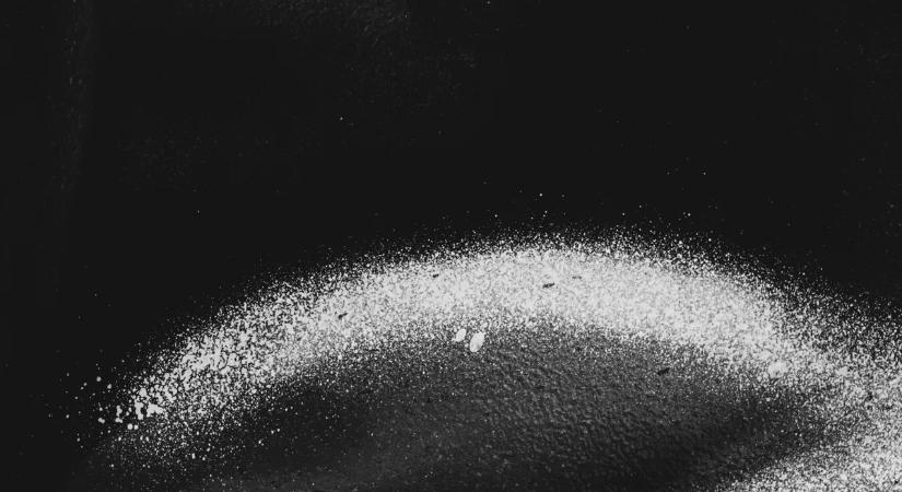 Elképesztő jelenetek: Helikopteres mesterlövész lőtte ki a droghajó motorját, több mint 9 tonna kokaint foglaltak le a partvédők