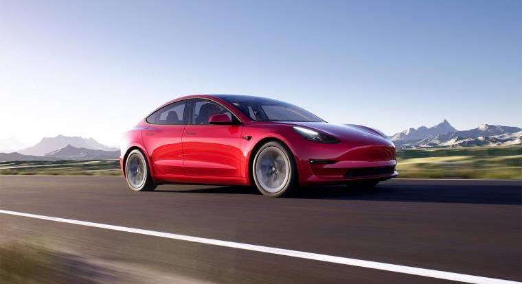 Európában is elérhetővé vált a Tesla Model 3 legolcsóbb változata