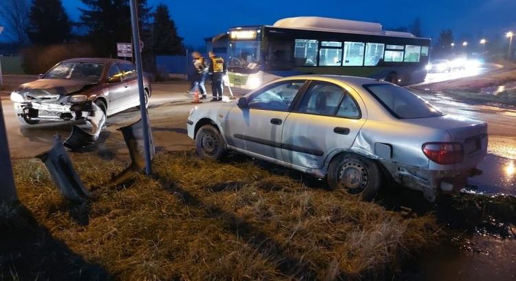 Egy utas sérült meg a Kemecsei úton történt balesetben