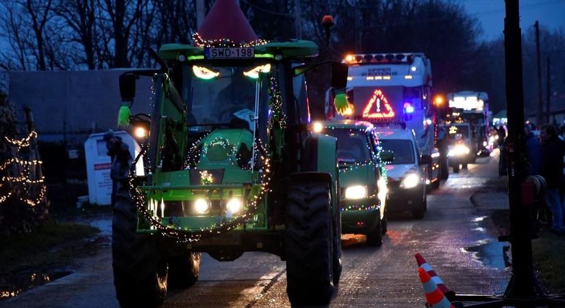 Szigetközi Fényfüzér: Máriakálnoktól Mosonmagyaróvárig vonultak az ünnepi járművek - fotók, videó