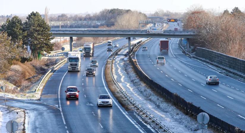 Figyelem! Hétfőtől kaphatók a 2026-os autópálya-matricák!