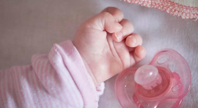 Vajon hasznos a cumizás, és ha igen, mikor kell elhagyni?