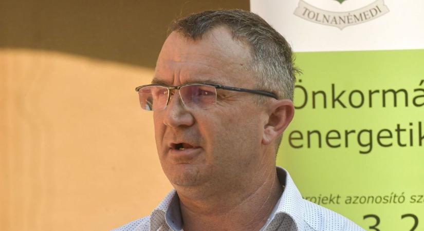 Forr a levegő Tolnanémediben – ma hatan csapnak össze a polgármesteri székért