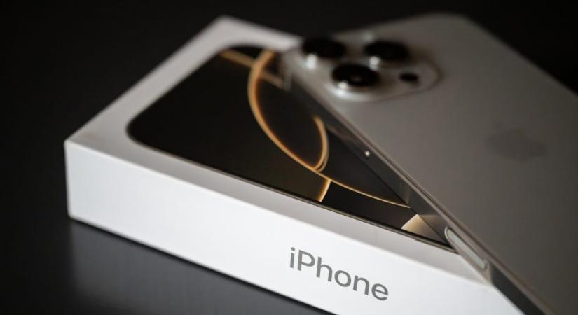 Egy éve ilyenkor: félmilliós telefont vett, de az iPhone nem volt a csomagban