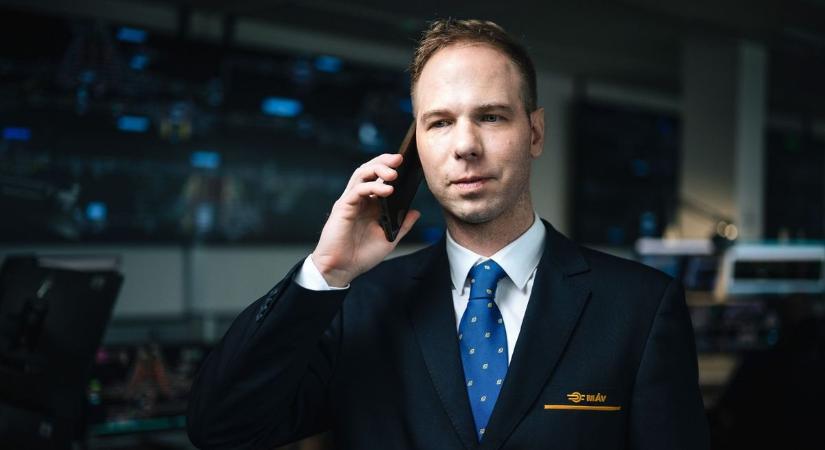 Nem is gondolnánk, milyen praktikákat vet be egy eldugott MÁV-os csapat, hogy az utasok célba jussanak