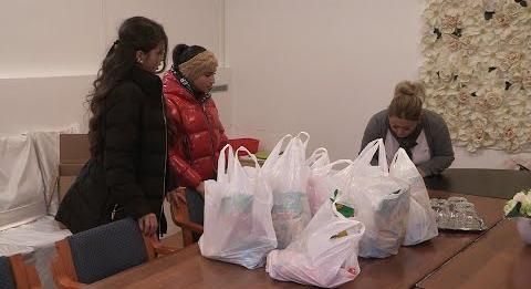 Megajándékozták a hátrányos helyzetű gyermekeket (tvkeszthely.hu)