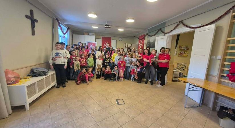 Szent Miklós hetével ünnepelte 30. születésnapját a Beregszászi Járási Máltai Szeretetszolgálat - Mosolyt és ünnepet vittek gyerekekhez, idősekhez