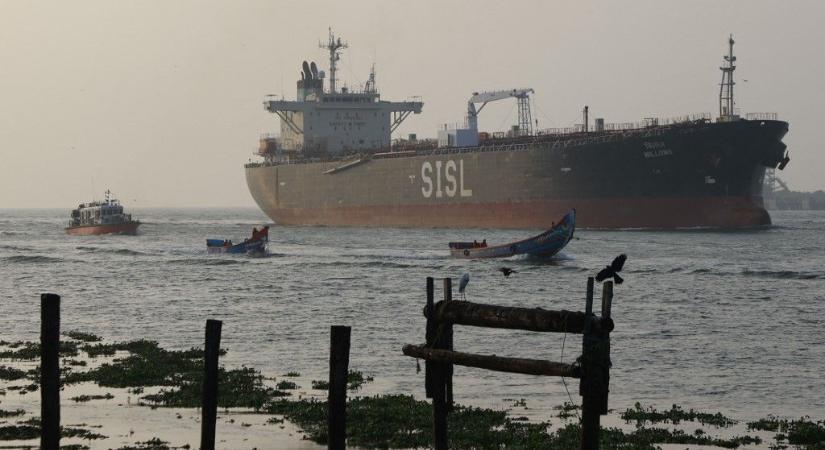 Zátonyra futott az orosz árnyékflotta egyik olajszállító hajója Bulgária partjainál