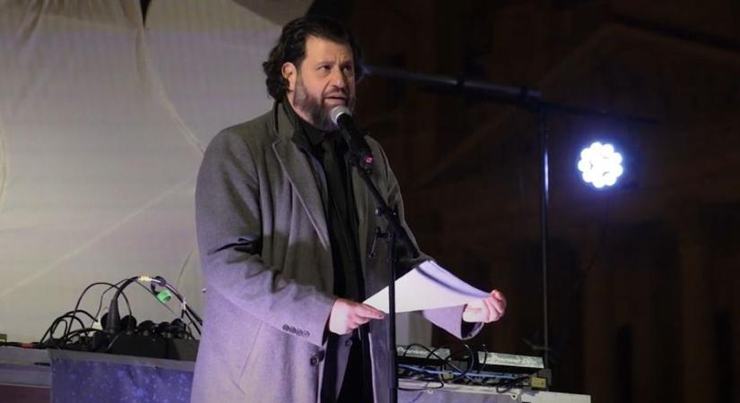 Ezt is megértük: Puzsérék nyálat fröcsögve követelték a szabad drogozást a Kossuth téren