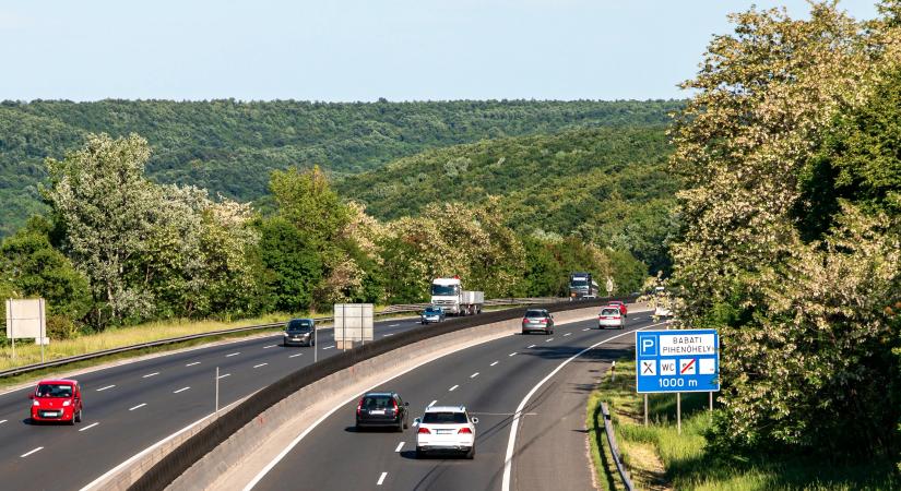 Hétfőtől megvásárolhatóak a 2026-os éves autópálya-matricák