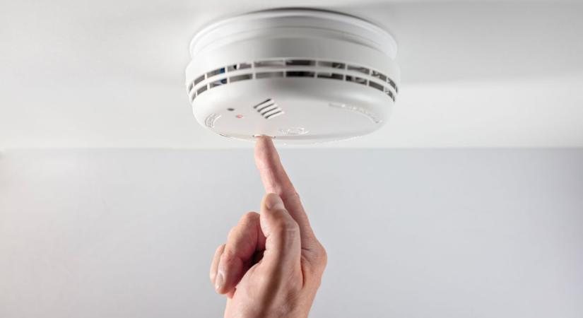 Kétszer szólaltak meg az érzékelők, Győrbe és Abdára riasztották a tűzoltókat