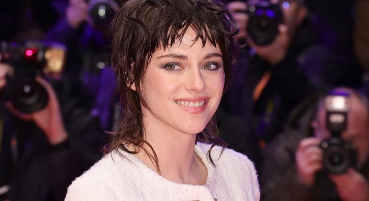 Kristen Stewart elfelejtett felöltözni a vörös szőnyegre