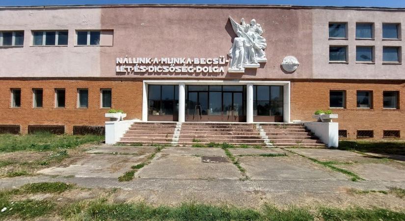 Elépesztő urbex-fotókon az egykori almásfüzitői Timföldgyár