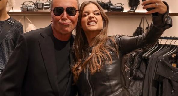 Michael Kors-szal szelfizett Palvin Barbi