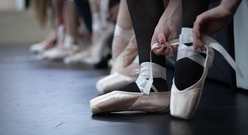 A középfokú végzettségű, 88 éves balerina jóval többet keres, mint a tudományos tanácsadó