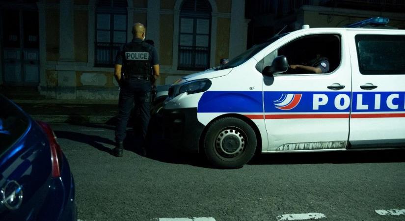 Autó hajtott a tömegbe egy karácsonyi vásáron Guadeloupe-szigetén, többen meghaltak