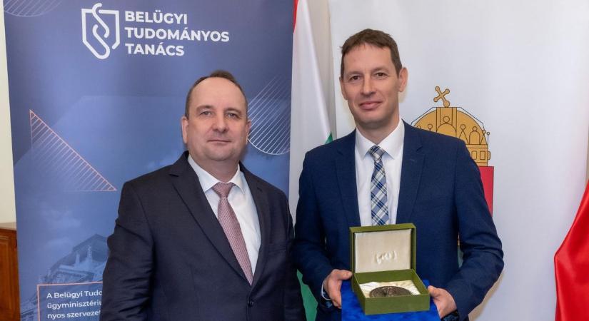 Rangos országos szakmai elismerésekben részesült dr. Kovács Zsolt, a Széchenyi István Egyetem általános és oktatási elnökhelyettese