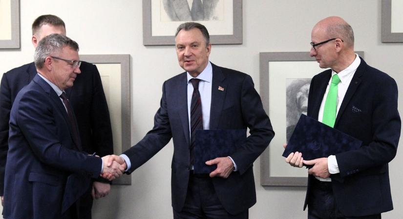 Fontos megállapodást írt alá a Dunaújvárosi Egyetem vezetése