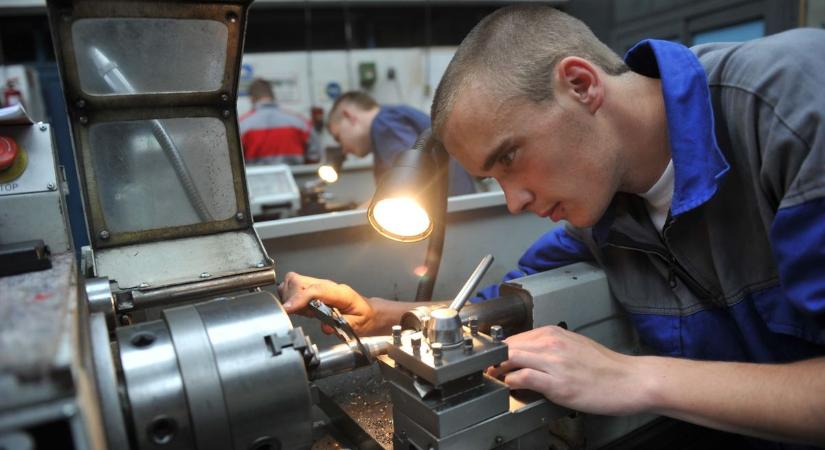 Minden egyben: 2026-ban nagy béremelés jöhet, így változnak a legalacsonyabb fizetések