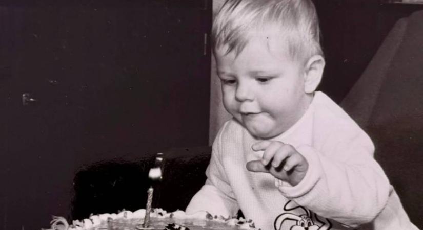 Ha felismered a szöszke kisfiút a képen, zseniális vagy: a leghíresebb magyar műsorvezető lett belőle