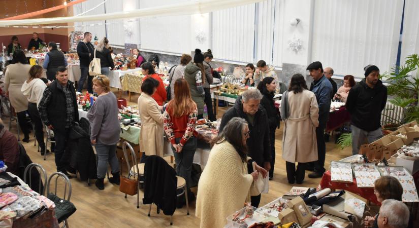 Adventi kézműves vásár és Mikulásváró Tajtin – Képekkel