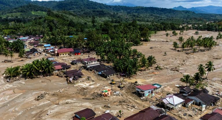 Több mint 900-an haltak meg az Indonéziát sújtó természeti katasztrófában