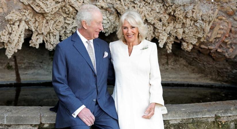 Kiderült melyik kép került idén a brit királyi pár karácsonyi üdvözlőlapjára