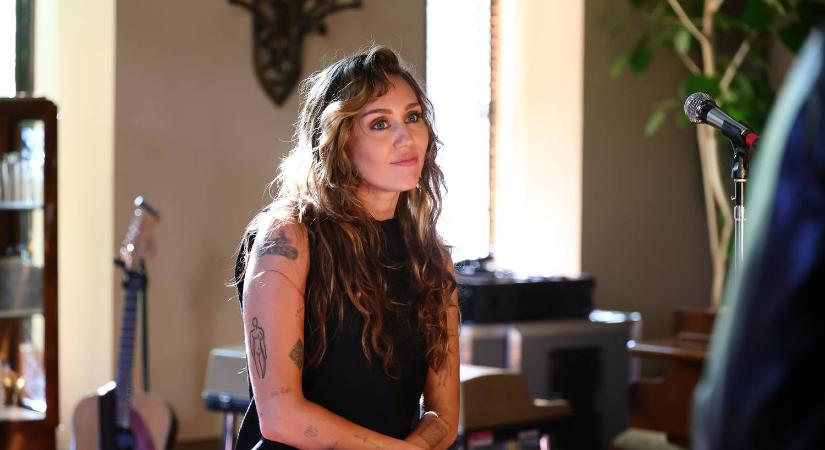 Miley Cyrus vőlegénye még a szüleivel élt, amikor elkezdtek randizni egymással