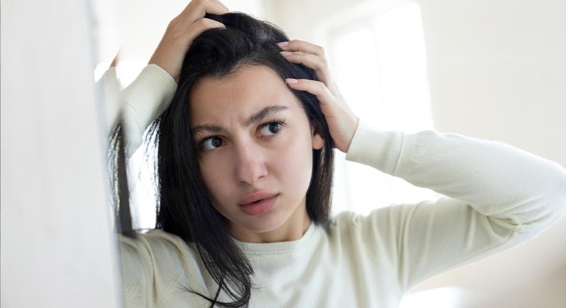 A fodrászok figyelmeztetnek: ez a népszerű hajmosási trend tönkreteszi a hajadat és a fejbőrödet