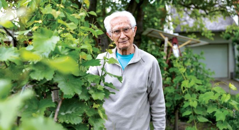 „A tanítás során ember-ember kapcsolat kell” – vallja a 98 éves mateklegenda, Obádovics Gyula