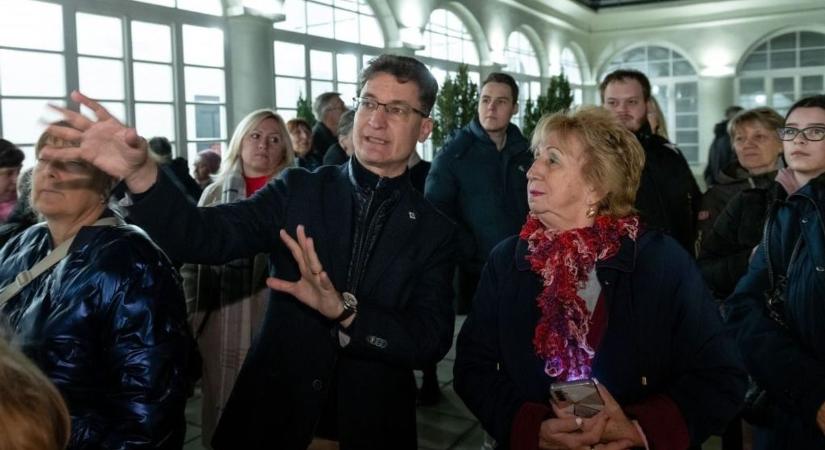 Adventi séta a Nyitott Városházán