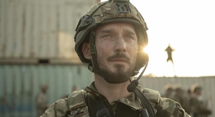 Jászberényi Gábor: „Sokat segít a színészkedésben, ha golyók süvítenek el a füled mellett”