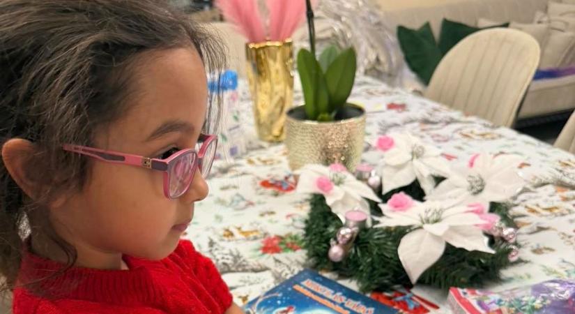 Kis Grófo lányával együtt várta a Mikulást – meghitt családi pillanatot osztott meg