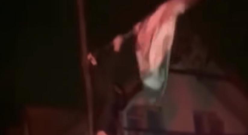 Leszedte a magyar zászlót egy román focidrukker Csíkszeredán