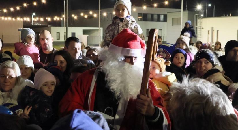 Fehér szakáll, piros kabát, rénszarvasok: Mikulás-kaland kérdésekben