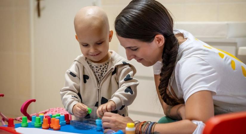 Súlyos beteg gyerekek töltik Hevesben is a karácsonyt kórházban - most segíthetünk nekik