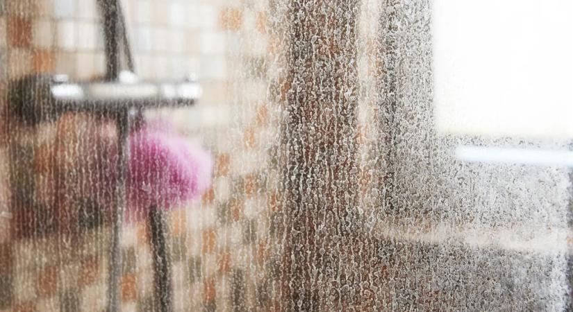 Így szabadulj meg a vízkőtől a fürdőszobában: ez a praktika csodákra képes!